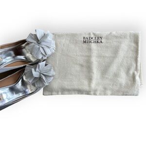 Badgley Mischka size 8.5 Silver Heels with Pom Pom Floral Accents with Bag